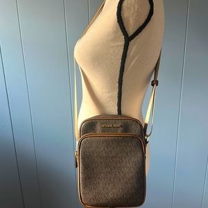 Michael Kors Jet Set Travel Crossbody